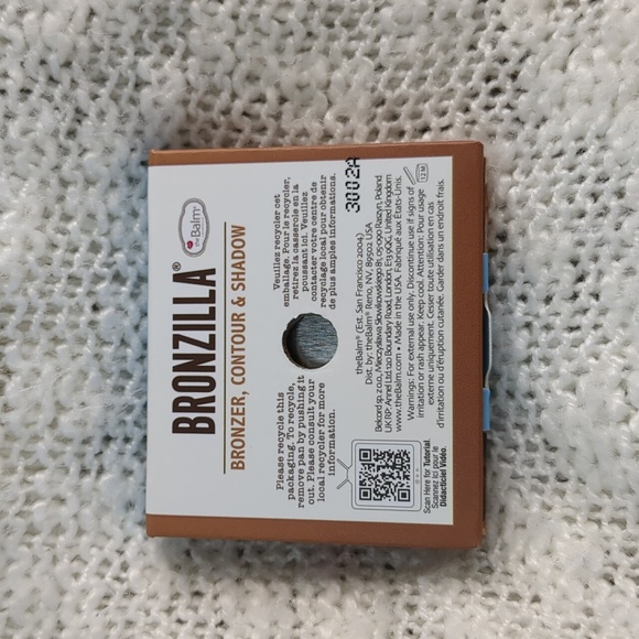theBalm Bronzilla: Bronzer, Contour, & Shadow,  3g/0.11oz - Picture 2 of 8